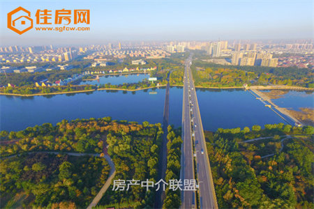 电影宿舍三室一厅70平简装带院出售
